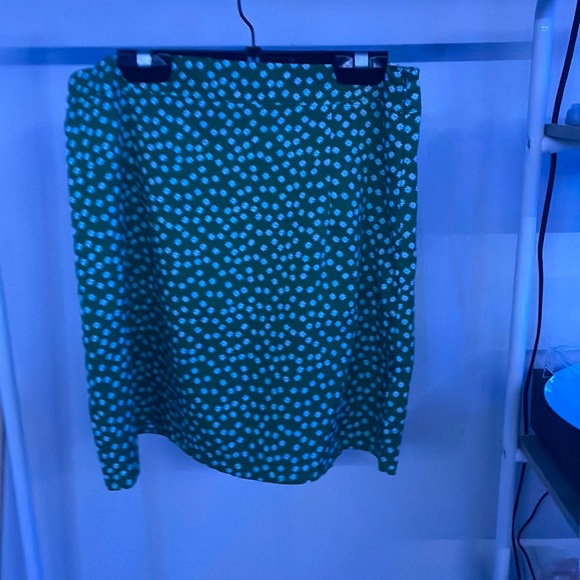 Green daisy shein skirt - Picture 1 of 2